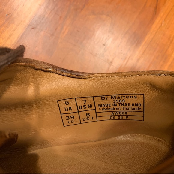 Dr. Marten’s Air Wave Brown Wingtip shoes. Men’s size 7 - Picture 3 of 6